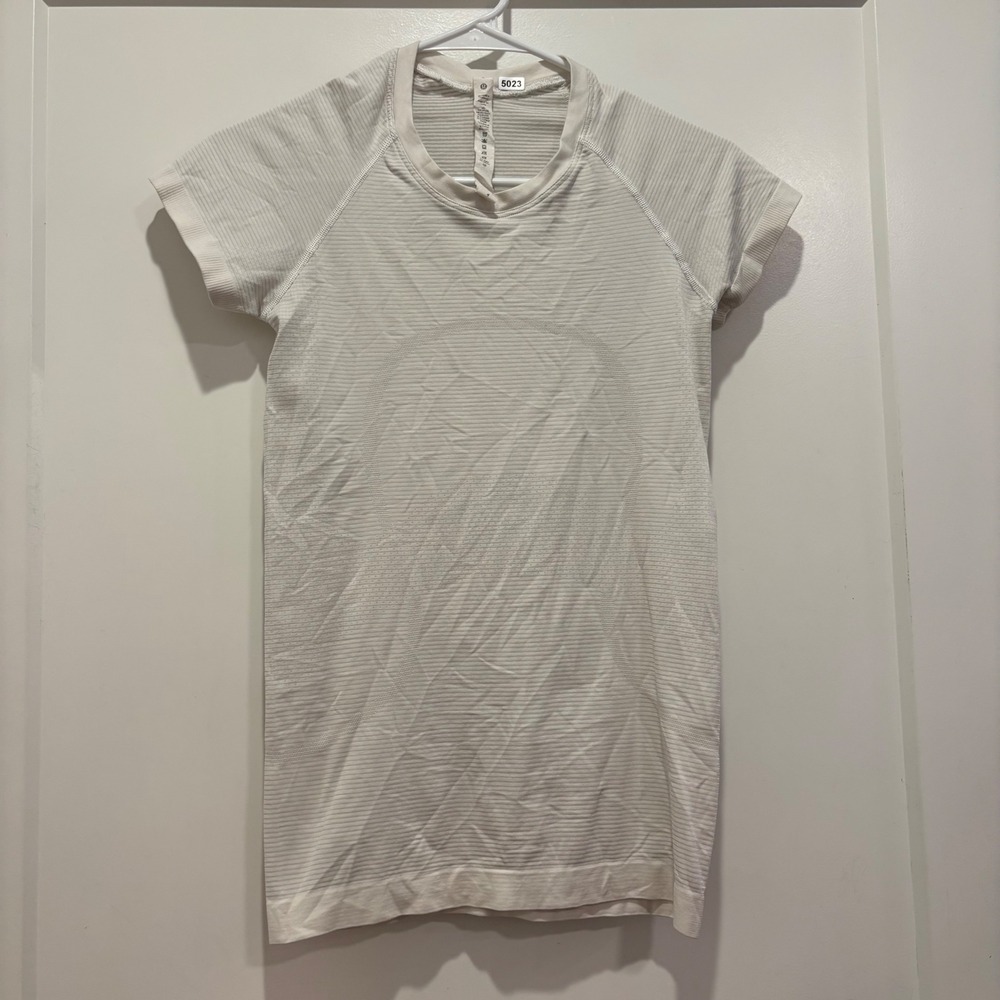 Lululemon Swiftly Tech Short Sleeve 2.0 Shirt Gray White Stripe Size 4